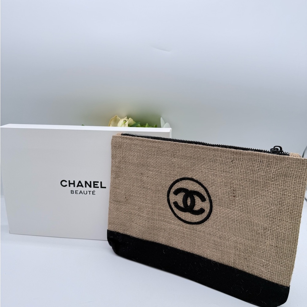 Chanel Beauty Cosmetic Bag Gift Bag Makeup Pouch New In Box 11” * 8”